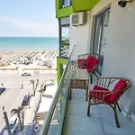 Breeze Pool & Mamaia Nord 3* Năvodari