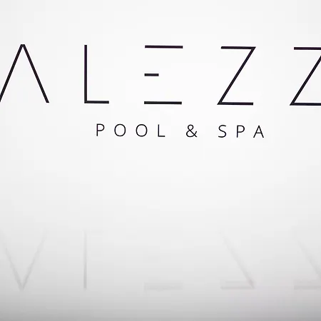 Breeze Pool & Spa Mamaia Nord Apartment
