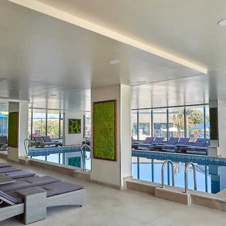 Breeze Pool & Spa Mamaia Nord Navodari