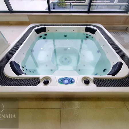 Breeze Pool & Spa Mamaia Nord Apartment