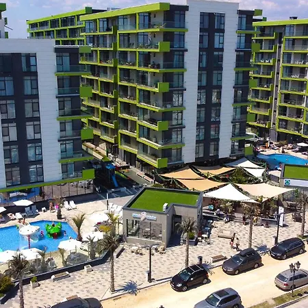 Breeze Pool & Spa Mamaia Nord Apartment