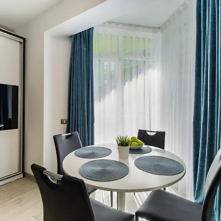Breeze Pool & Spa Mamaia Nord Apartment