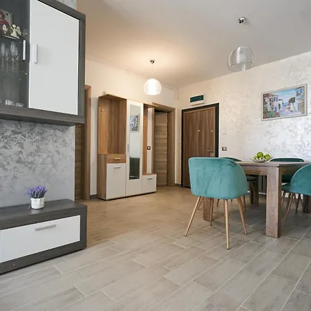 Breeze Pool & Spa Mamaia Nord Apartment *