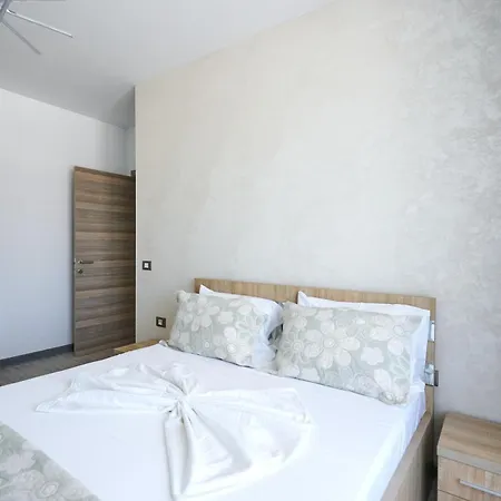 Breeze Pool & Spa Mamaia Nord Apartment *