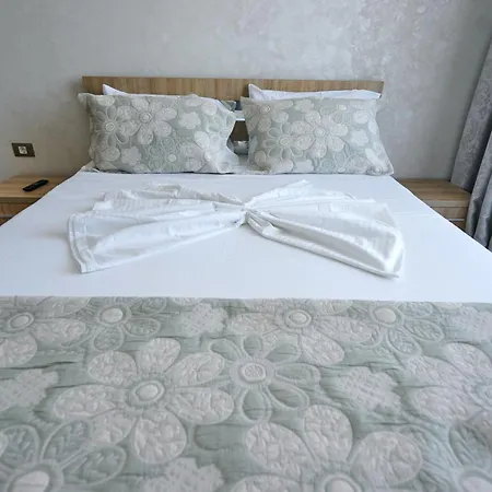 Breeze Pool & Spa Mamaia Nord Apartment Navodari