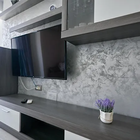 Apartment Breeze Pool & Spa Mamaia Nord *