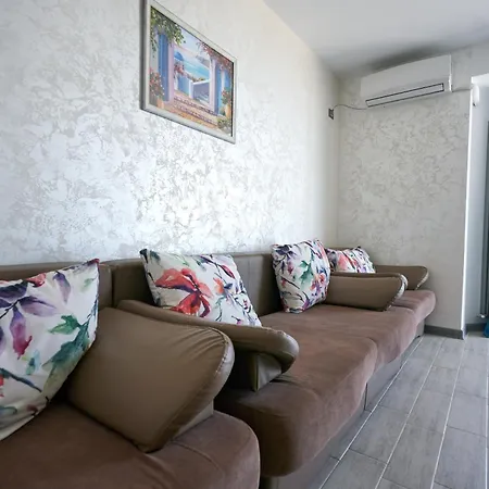 Breeze Pool & Spa Mamaia Nord Apartment