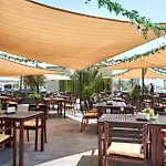 Breeze Pool & Mamaia Nord Apartment