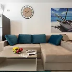 Breeze Pool & Mamaia Nord Apartment Navodari