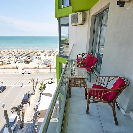 Breeze Pool & Mamaia Nord 3* Năvodari