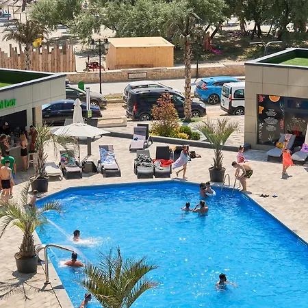 Breeze Pool & Mamaia Nord 3* 那沃达利