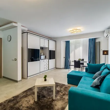 Breeze Pool & Mamaia Nord 那沃达利