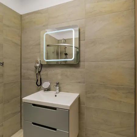 Breeze Pool & Mamaia Nord