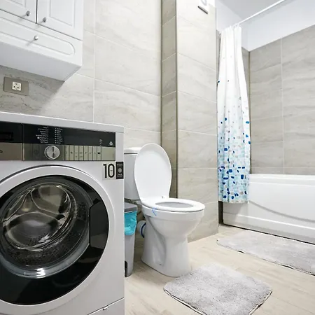 Breeze Pool & Mamaia Nord