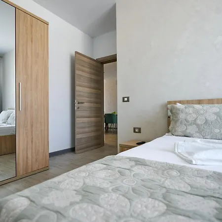 Breeze Pool & Mamaia Nord 3*