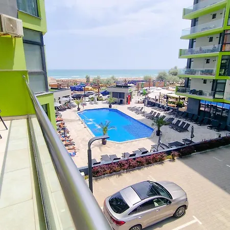Breeze Pool & Mamaia Nord Apartment 3*