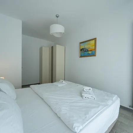 Breeze Pool & Mamaia Nord