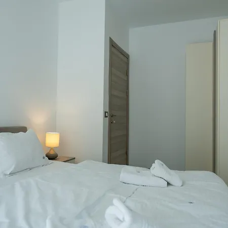 Breeze Pool & Mamaia Nord Apartment