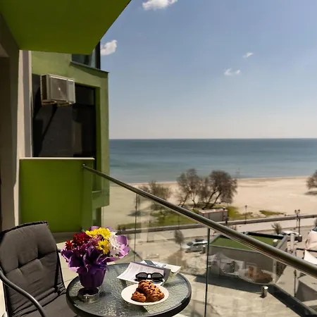 Breeze Pool & Mamaia Nord Apartment