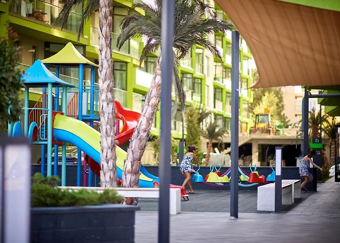 Breeze Pool & Mamaia Nord Apartamento 3*