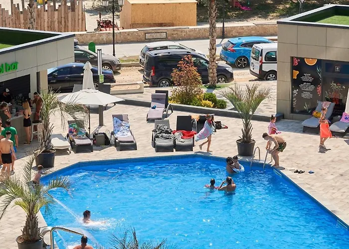 Breeze Pool & Mamaia Nord 3* Năvodari