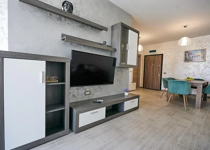 Breeze Pool & Mamaia Nord