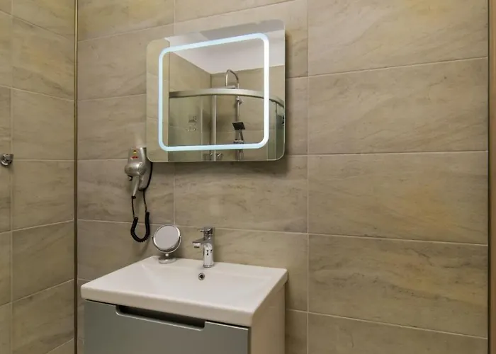 Breeze Pool & Mamaia Nord