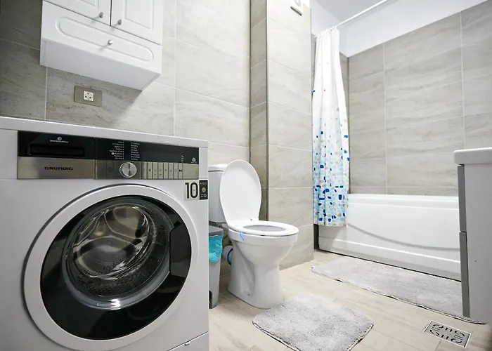 Breeze Pool & Mamaia Nord