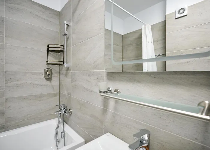 Breeze Pool & Mamaia Nord Apartamento 3*