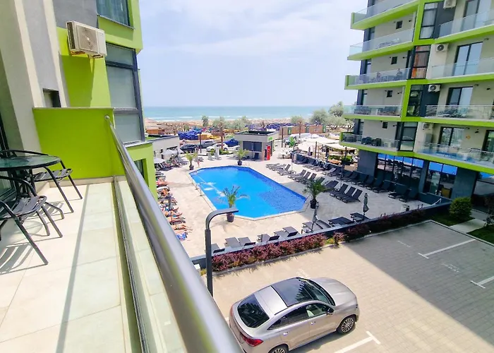 Breeze Pool & Mamaia Nord Apartamento 3*